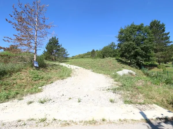 A vendre terrain constructible de 3011m²