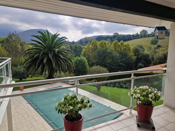 Maison à Urrugne de 238 m2 - Jardin et Piscine