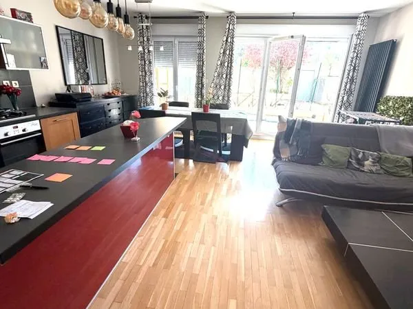 Beau T3 meublé avec terrasse + garage Métro République