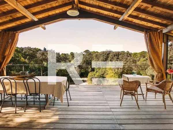 Maison d'architecte pleine nature à AUBAIS