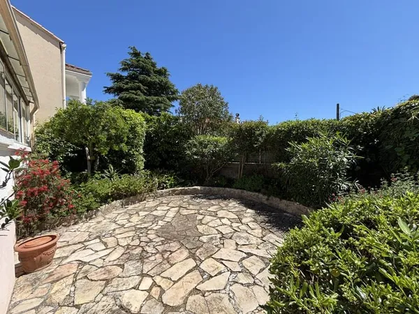 Rare, Petit Juas. Villa de charme de 5 pièces avec dépendan