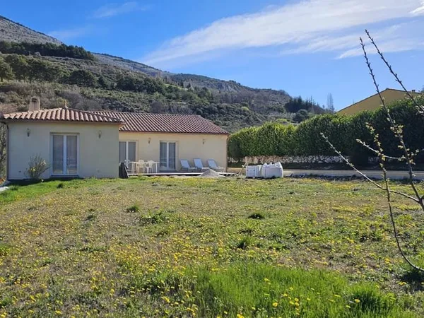 Villa néo provençale plain-pied baignée de soleil
