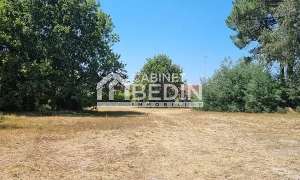 Terrain 886 m²
