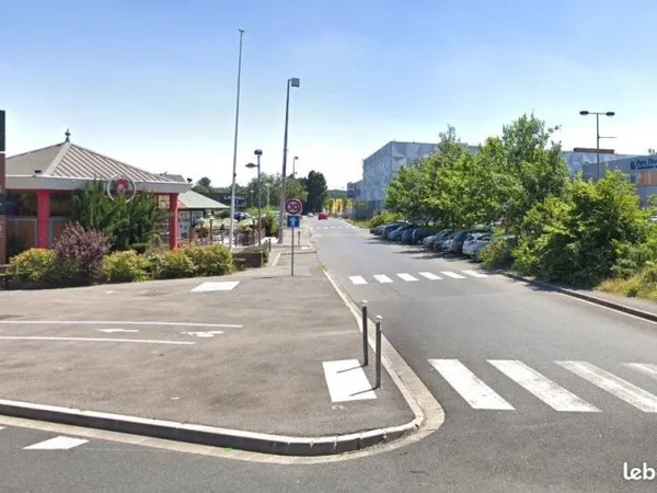 Box Boussy St Antoine Face zone commerciale