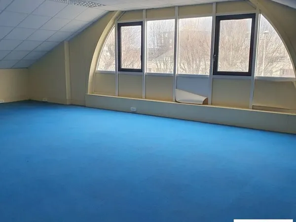 Bureaux 79 m² EYBENS