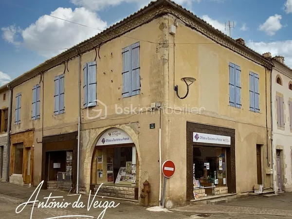Local 7 pièces 300 m²