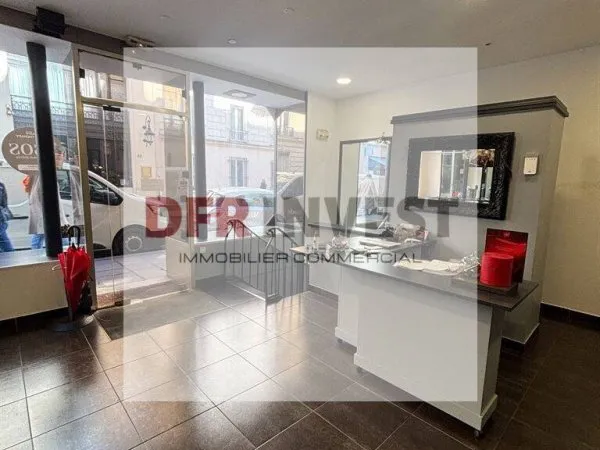 Boutique 2 pièces 100 m²