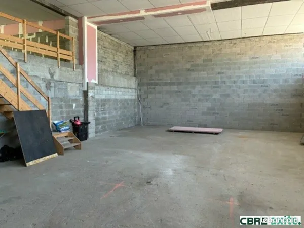 LOCAL D'ACTIVITE 300 m² GONCELIN