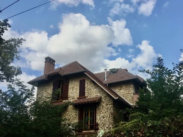 Maison en meulière sur hauteurs de Villeneuve-Saint-Georges