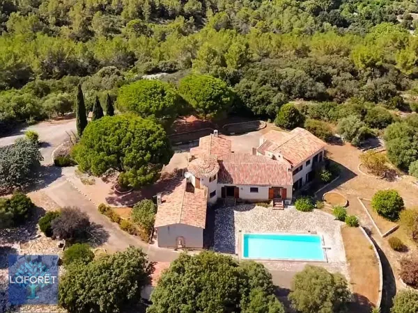 PROPRIÉTÉ AVEC ENVIRONNEMENT UNIQUE - AU MILIEU DE LA NATURE - VUE MER PANORAMIQUE