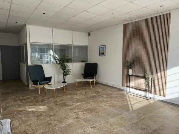 Bureau et espace de travail Location Saint-Avertin 1p 18m² 420€