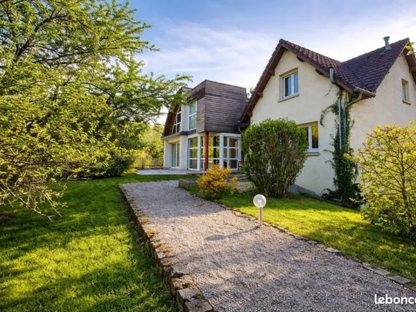 Maison familiale de standing - 250 m² - 5 chambres - piscine - Montboucons