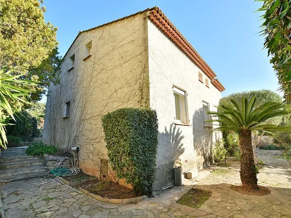 Carqueiranne - Grande maison de 149m2 avec jardin et combles
