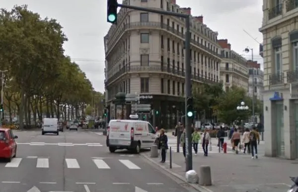 Local commercial 121 m²