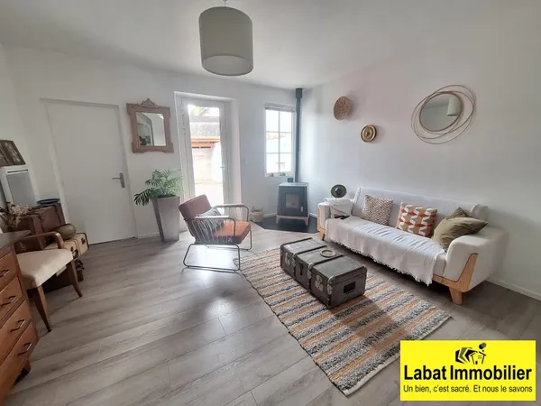 Petite maison de ville en publex avec terrasse