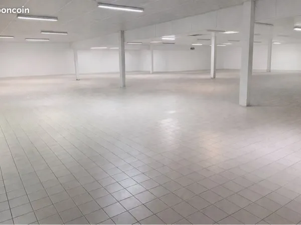 Location bâtiment 625m2 pour stockage / activité professionnelle