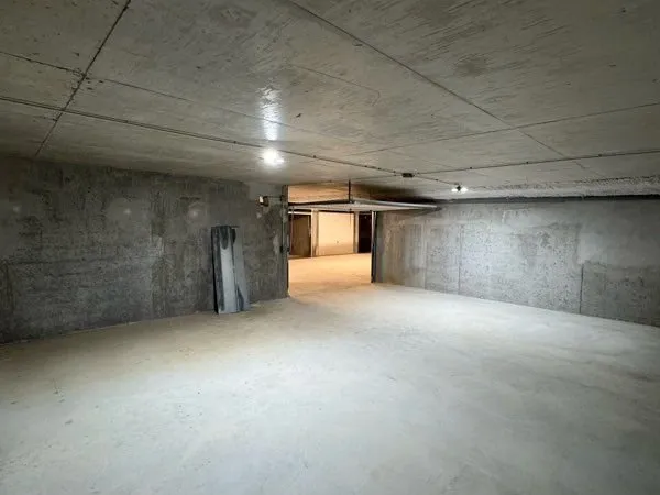Garage box fermé 57m2
