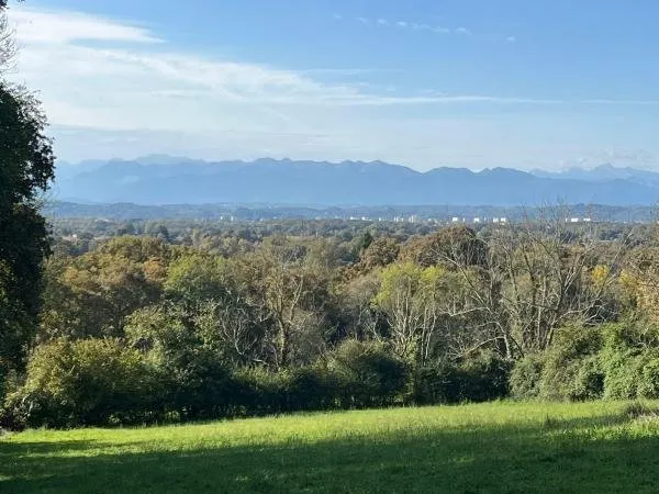 Terrain vue imprenable sur les Pyrénées