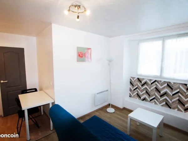 Joli studio meublé, calme, parking privé