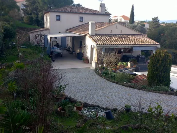 PARTICULIER MAISON INDIVIDUELLE AVEC PISCINE