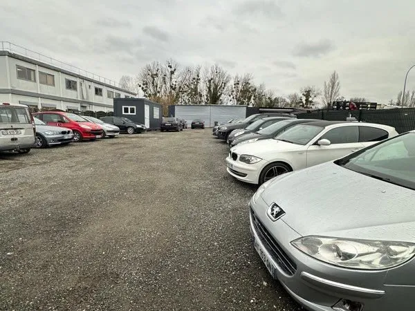 Terrain Garage Parc Automobiles ✅