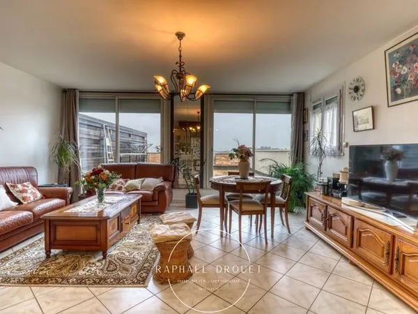 VIENNE - APPARTEMENT FAMILIAL 105 M2 - 4 CHAMBRES - GRANDE TERRASSE - CAVE - GARAGE