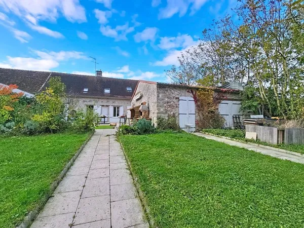 Maison 6 pièces 160m² avec piscine creusée sur 4632m² de terrain à Chenoise