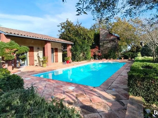 Maison 6 pièces 180 m² avec piscine et pigeonnier