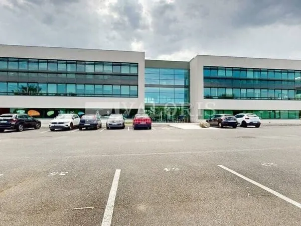 Bureau 225 m²