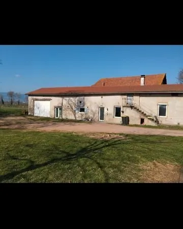 Fermette rénovée avec 10 ha