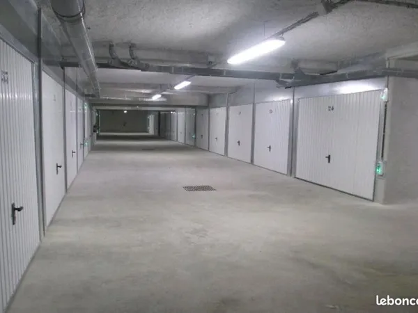 Parking/box 16 m² Toulon