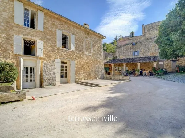 OPPEDE LE VIEUX - Maison d'hôte historique - 300 m2 - parkin