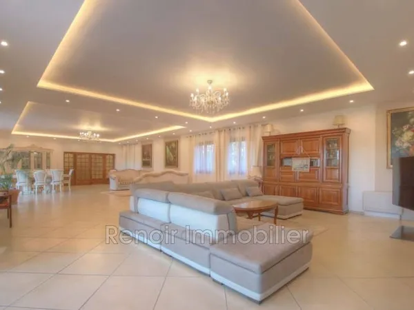 Maison 650 m²