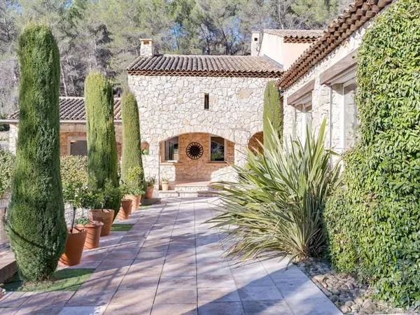 Maison 6 pièces 309 m²