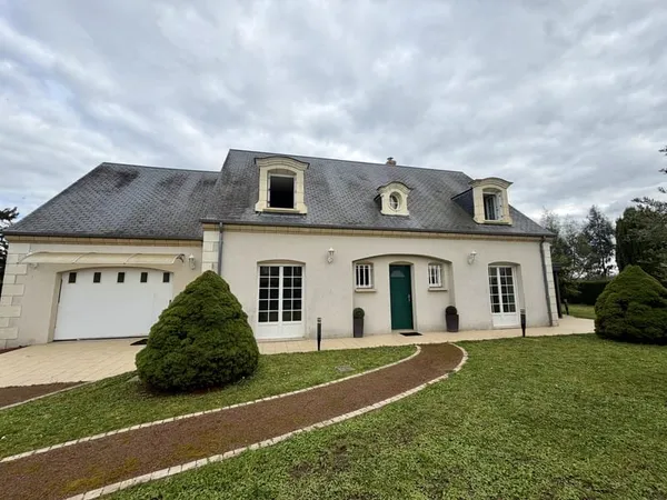 MAISON FAMILIALE / DEPENDANCES / BEAU JARDIN