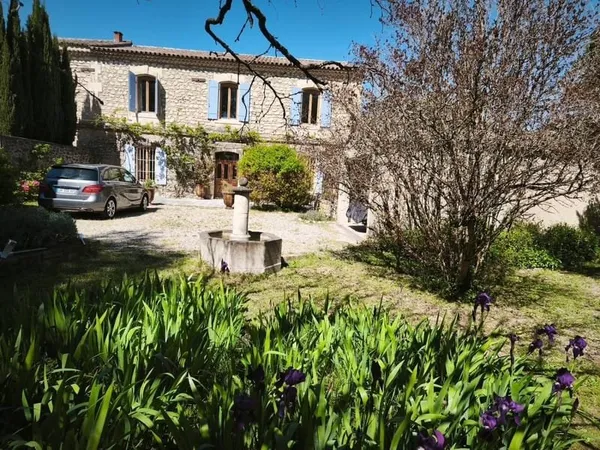 Maison 7 pièces 330 m²