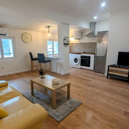 À louer T2 meublé rénové 38 m²