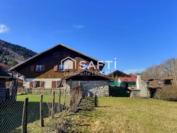 Maison familiale avec grand jardin et vue sur la Dent d'Oche - Fort potentiel