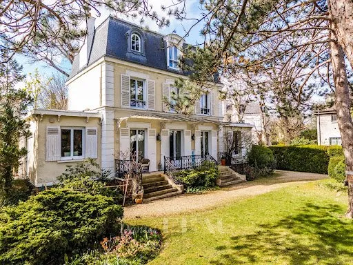 Maison 8 pièces 185 m²