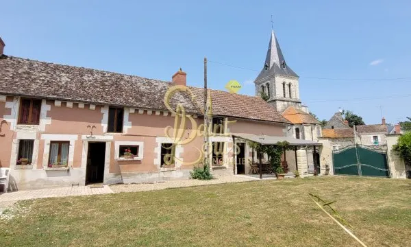 MAISON DE VILLAGE 4 CHAMBRES AVEC PETITES DEPENDANCES ET JA
