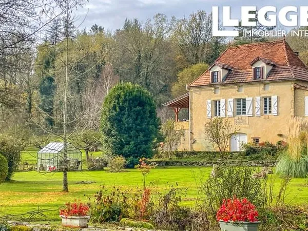 Charmante maison en pierre, 1 ha de terrain — intimité, belles vues et situation près d'un village p