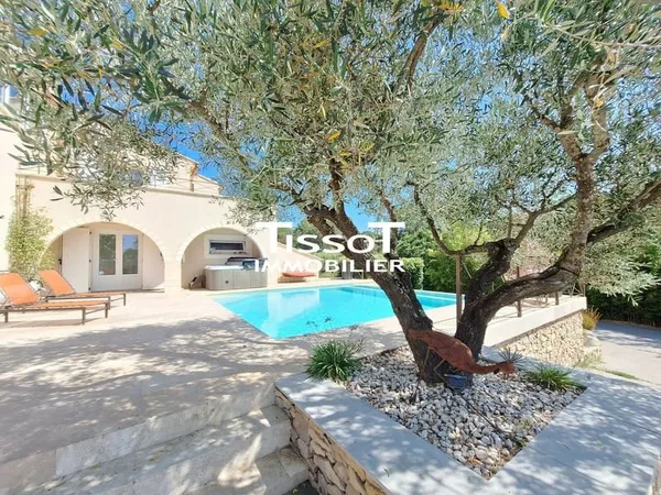 Propriété de charme avec piscine et dépendances - Nîmes se