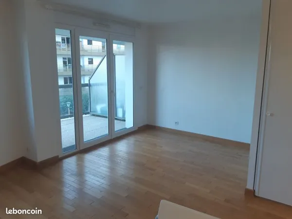 Loue studio récent 28m² Issy Les Moulineaux avec terrasse Quartier du fort d'Issy