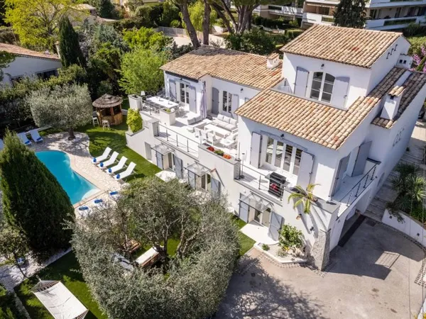 CANNES PETIT JUAS - VILLA ENTIEREMENT RENOVEE - 6 CHAMBRES