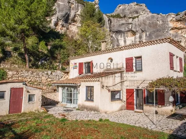 MAISON À RÉNOVER AVEC VUE AUX BAUX-DE-PROVENCE