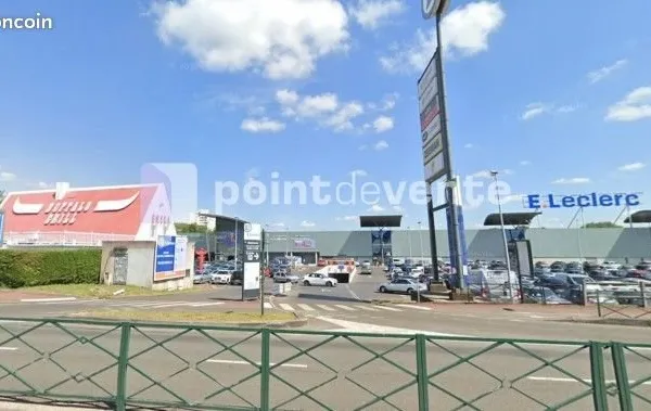Commerce habillement/textile 97 m²