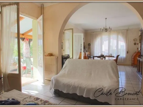 Villa 4 faces pleine de charme et de potentiel à AMELIE LES BAINS PALALDA (66)
