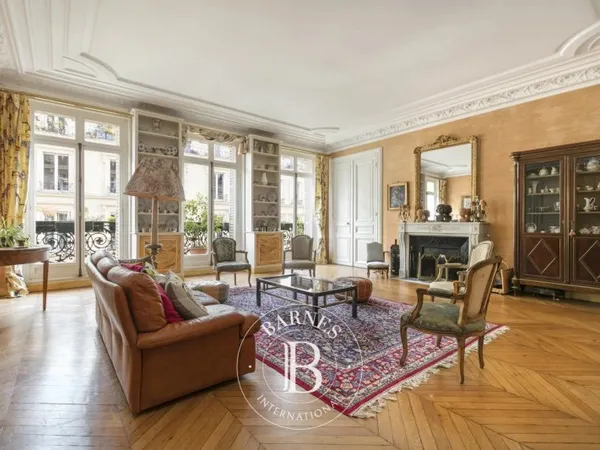 Paris 8 - Parc Monceau / Villiers - Grand appartement au 3è étage avec belle hauteur sous plafond et