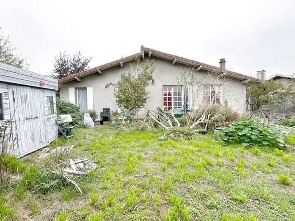 Lezou, maison avec jardin, garage et grange sur une parcelle de 525 m2