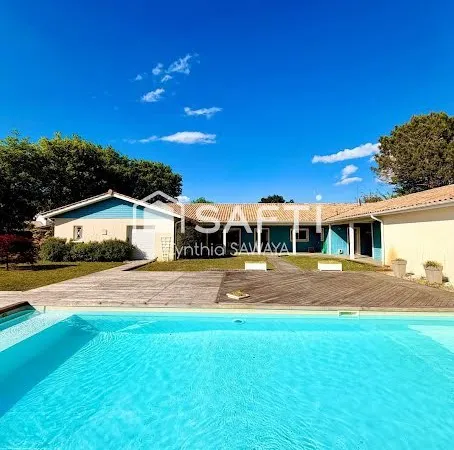 Maison 10 pièces 326 m²